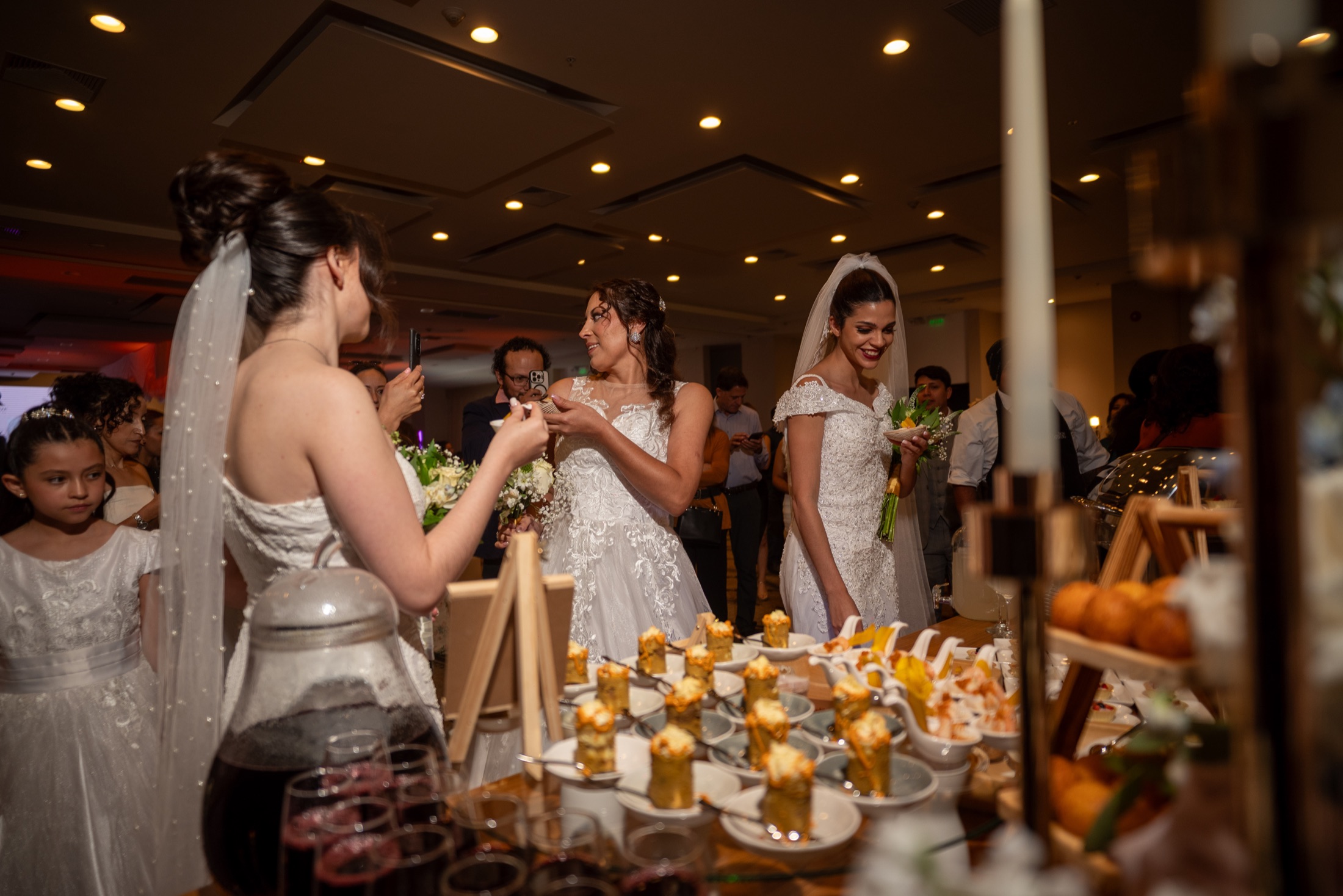 Novias disfrutando la experiencia Hilos de Amor en Quito