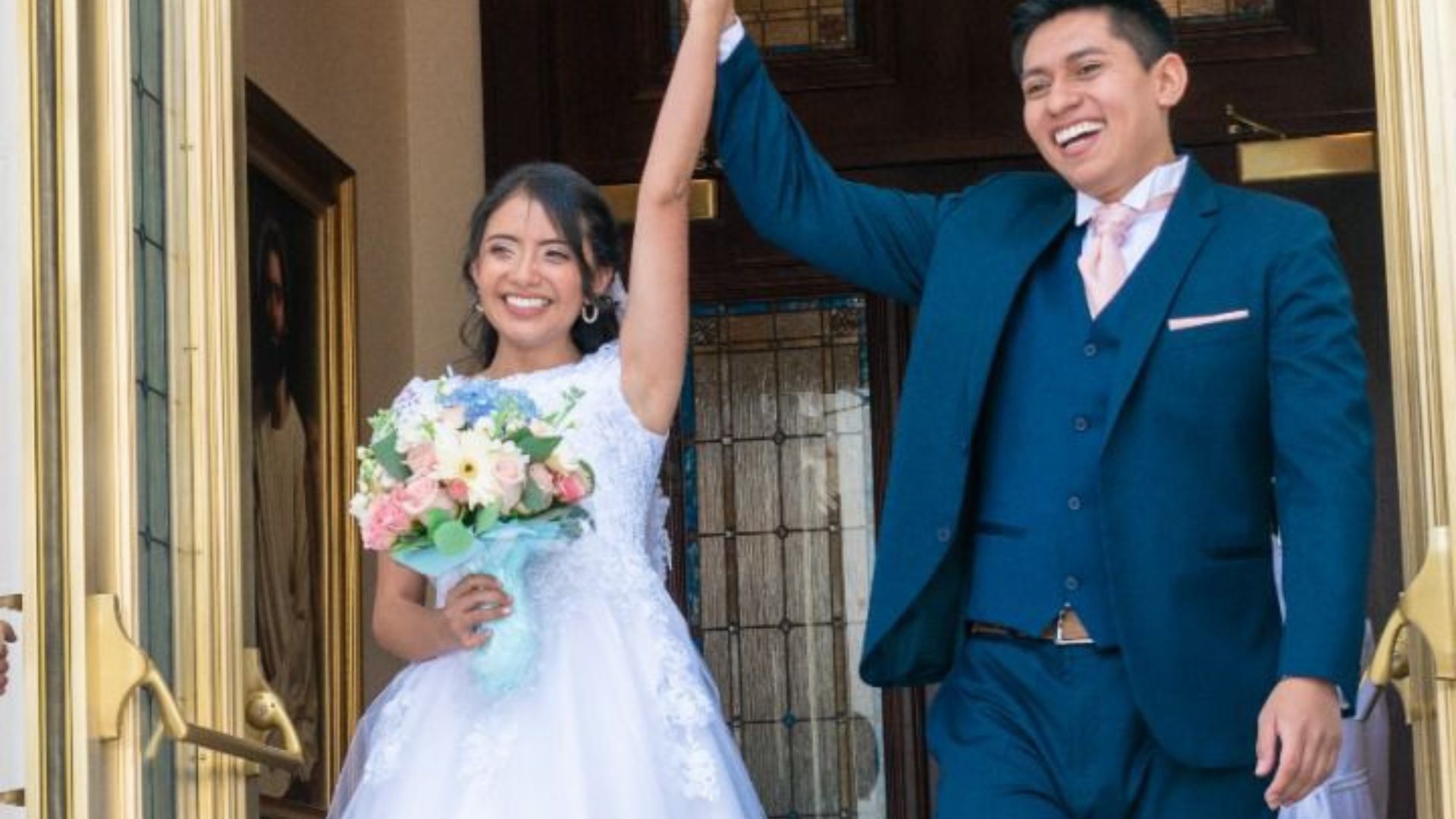 Novia con vestido princesa confeccionado por Dora Poveda